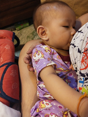 น้องกินนมน้อย