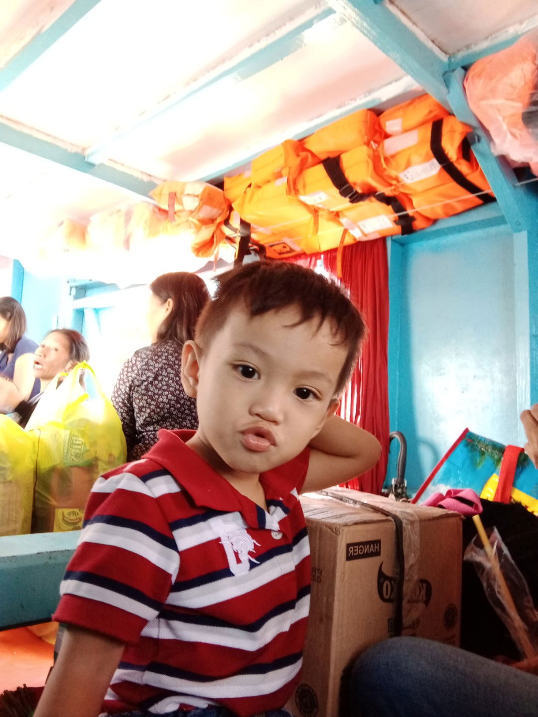 hello mga mommies . pa help naman po. ano po bang vitamins pwde sa 3 yeras old. ayaw kasi kumain. lage pang dede