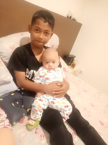 Hai Bunda2 cantik, Bagi infonya dong. Anakku usia 3 bln 4 hr, tp kepalanya tengleng ke sebelah kanan, Aku worry bgt tkt gk bs disembuhin, apkh Bunda di sini ada yg pny pngalaman sm sprtiku?
