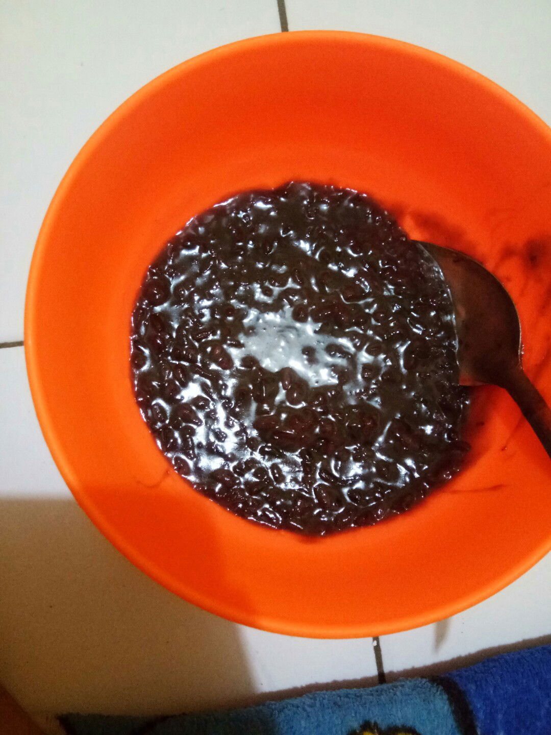 Makan ketan hitam