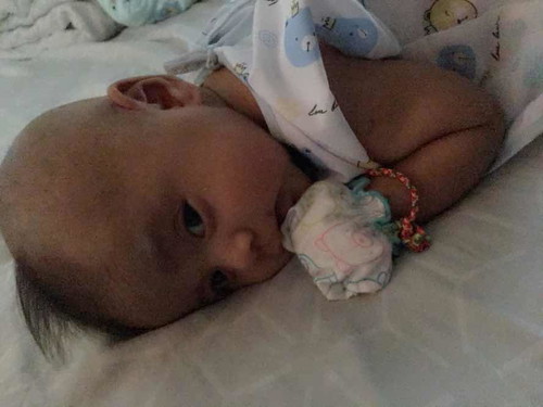 ลูกไม่นอนกลางวัน อายุ 2 เดือน ทำอย่างไรดีค่ะ