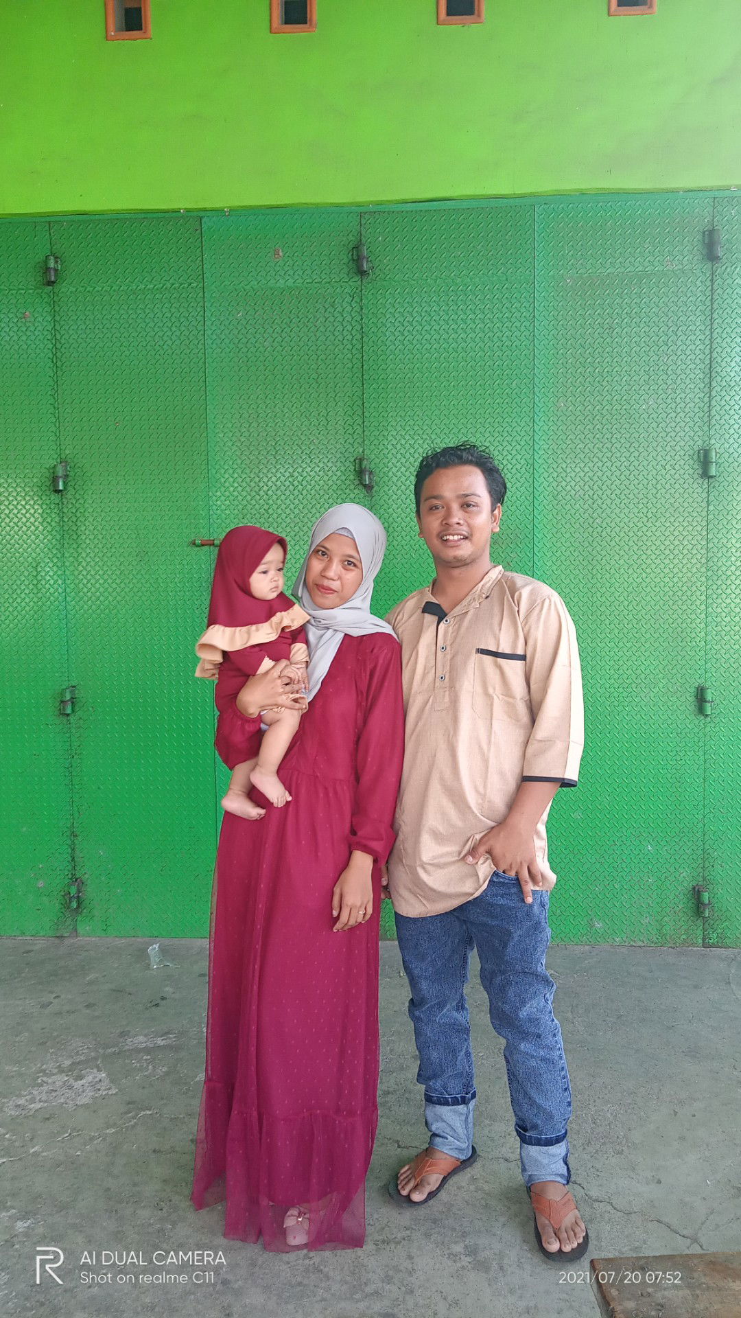 Ayu Azhari profile icon