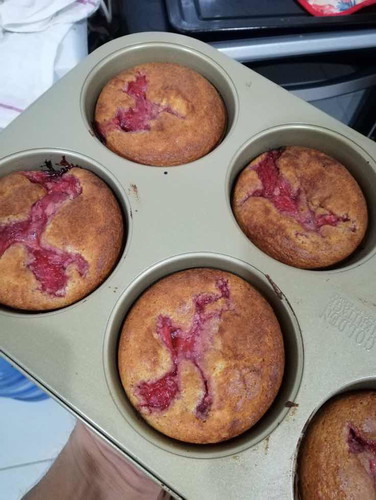 Low carb strawberry-filled coco almond muffins! ??