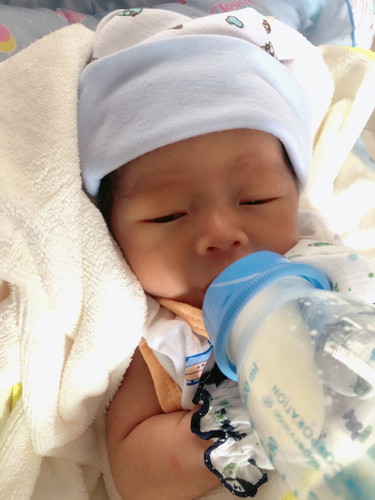 น้องอันดา คลอดก่อนกำหนด อายุครรภ์8 เดือน ค่ะ ตอนนี้น้อง ติดจุกไปละ