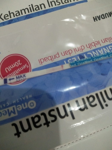 saya sudah setahun g ikut KB karna saya ingin mempunyai lgi anak,, dan tdi pgi saya cek pake tespek tpi hsilnya saya g tau soalnya garisnya satu terlihat satu masih samar,, apakah itu tanda saya fositif hmil atw tdk y,,,