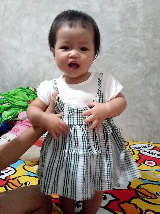 เสื้อผ้าลูกสาว6-9m (2-3ขวบมีชุดเด็กดอยกับชุดว่ายน้ำ)