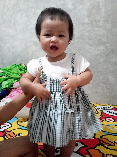 เสื้อผ้าลูกสาว6-9m (2-3ขวบมีชุดเด็กดอยกับชุดว่ายน้ำ)