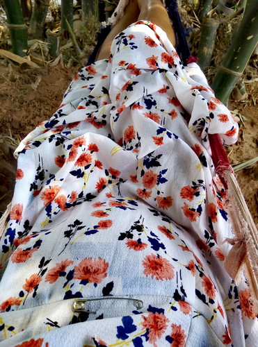 ท้องออกนิดนึ่งแต่อยู่ต่ำมากเป็นไรไหมค่ะ