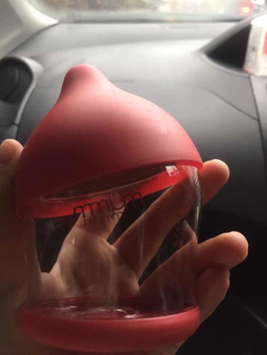 Bun aku working mom. Anaku gmw minum di botol susu. Ada sarankah? Soalnya skrg bb anaku naiknya ga banyak dan rewel trus kalo ditinggal kerja.