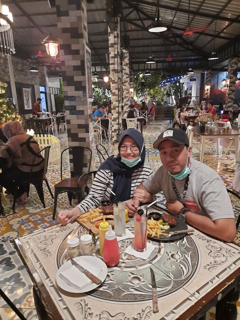 Riena Apriantini profile icon