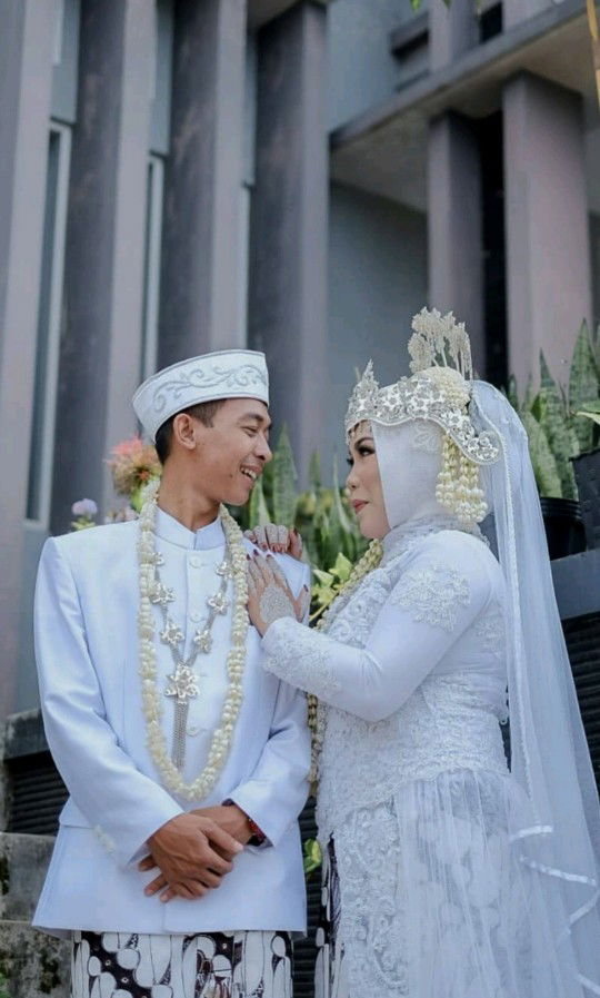 Tika Yuliana profile icon