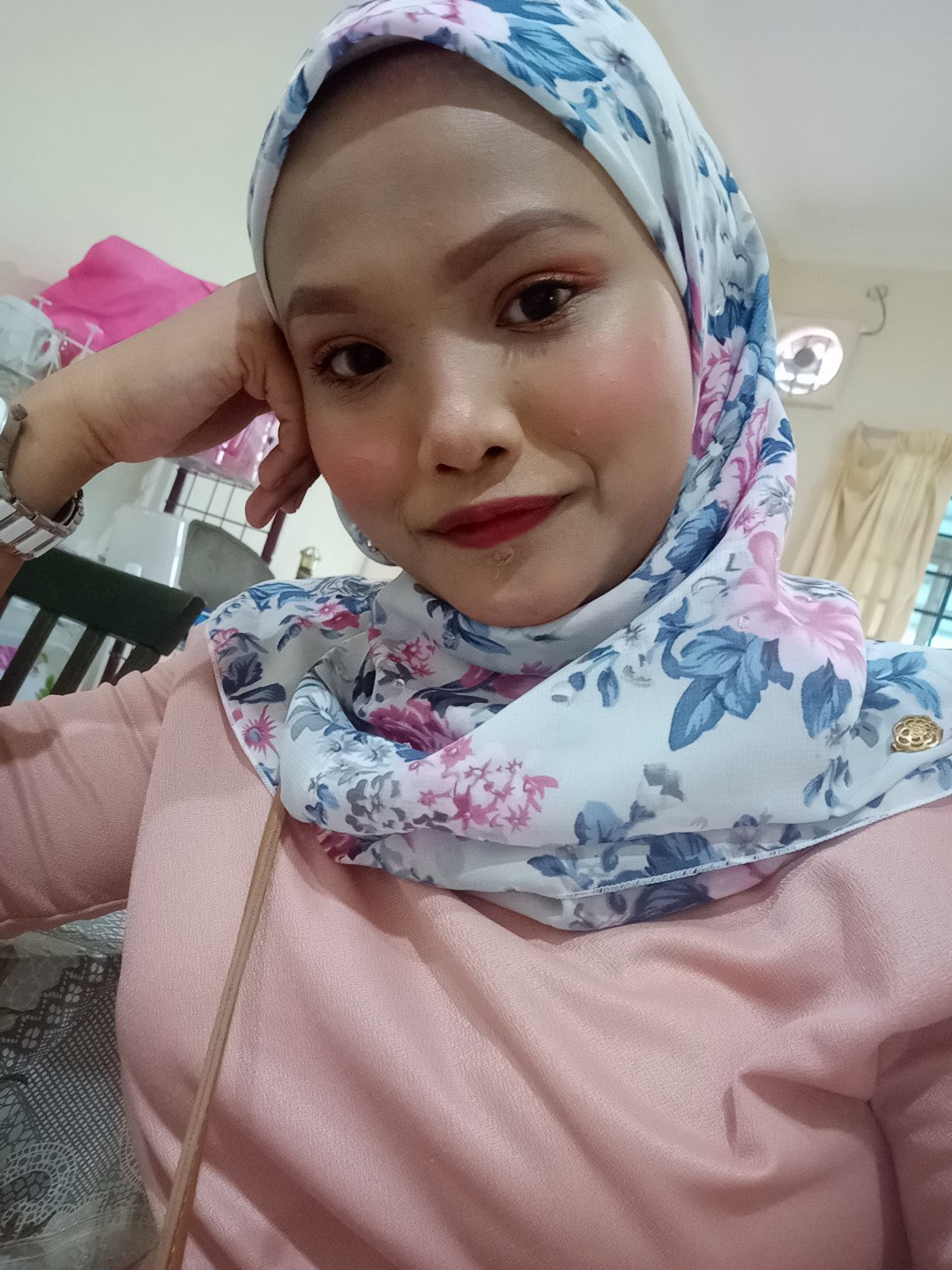 Nur Amira profile icon
