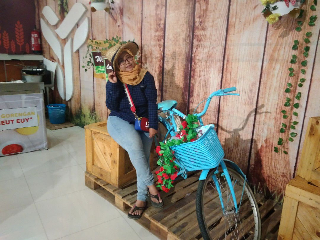 Indah Nurazizah profile icon