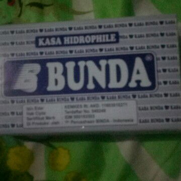 bersihkan putih pda lidah bayi