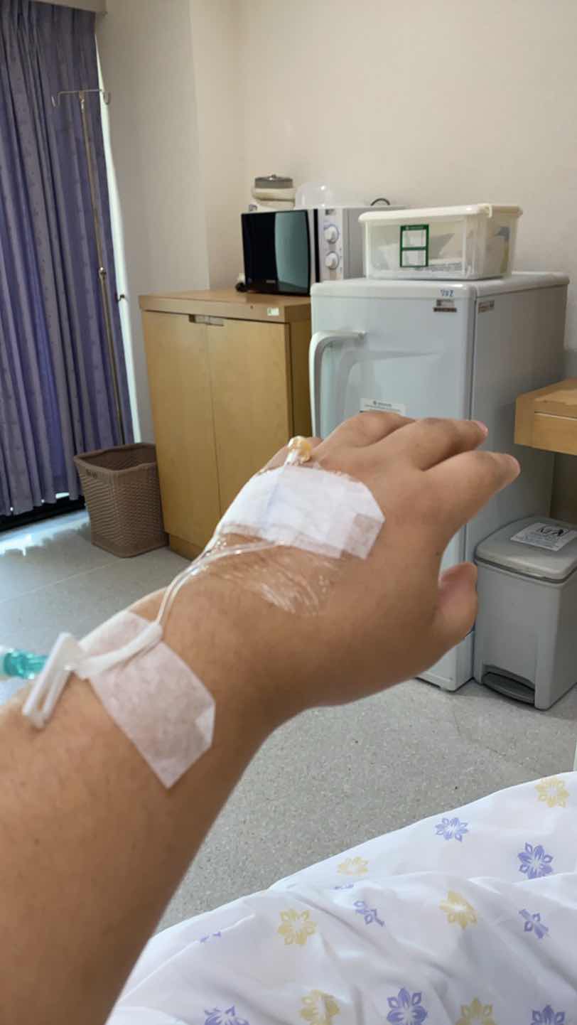 ตรวจเลือด 2 ครั้งไม่แสดงผลดาวน์น้อง สุดท้ายต้องเจาะน้ำคล่ำ การเจาะเป็นไปด้วยดีหมอบอกเจาะง่ายสบายใจ อุตตร้าซาวท์น้องเป็นผช.❤️😊 แต่ความดันคุณแม่ขึ้นคุณหมอเลยให้แอดมิทดูอาการ 24 ชม.กินจืดๆว