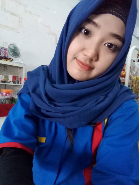 Fitri Nurcholifah profile icon