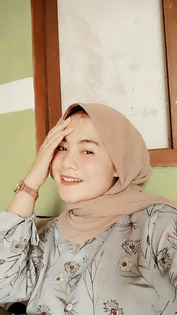 Riza Febrianti profile icon