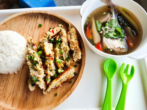 ไข่เจียวกุ้งสับต้นอ่อนทานตะวัน+ต้มยำปลาทู 🥚🦐🐟
