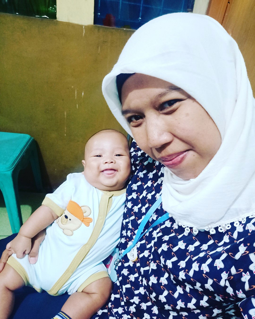 perkembangan bayi 3 bulan..