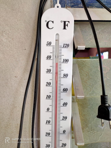 12.45น. ในบ้าน 39ºc, นอกบ้าน38ºc. อยู่ต่างจังหวัดครับ.
