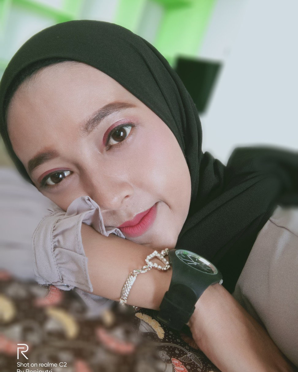 Reni Dwi Wahyu profile icon