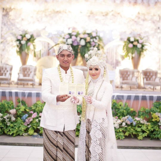 D I N D A profile icon