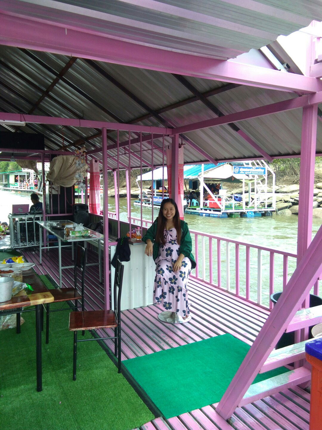 Tik Chaisongkram profile icon