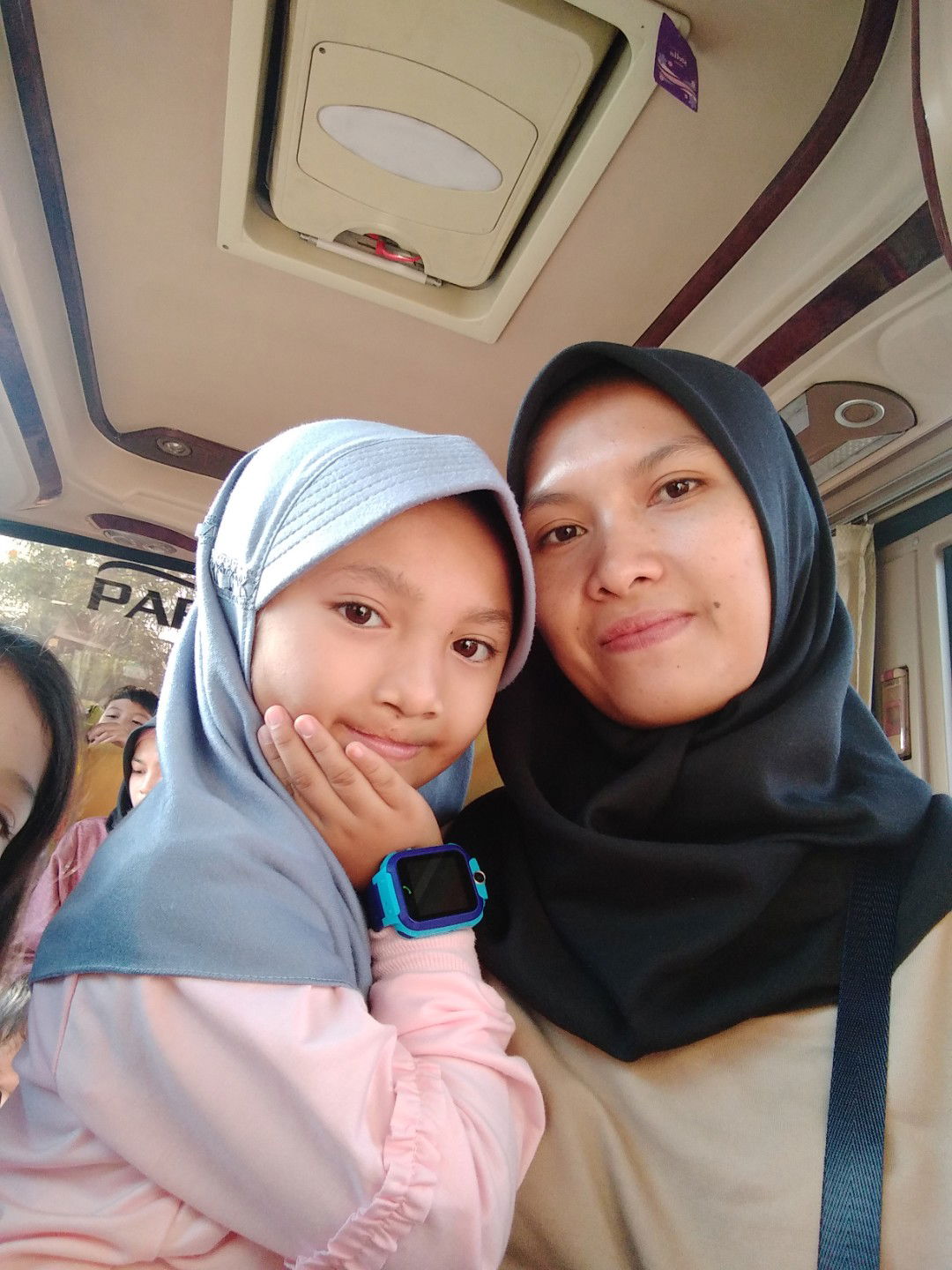 Siti Shopiatun profile icon