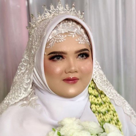 Ayu Kurniawati profile icon
