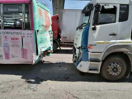 คุณเเม่โดนรถชนเเต่ลูกไม่เป็นอะไร