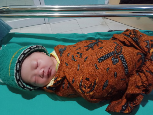 alhamdulilan hpl 27juli tadi jam 00.20 dedeknya udah lounching😍normal sehat bonus jahitan banyak nikmat sekali tp alhamdulilah udah lega😘cewe bb 2700 pjg 49