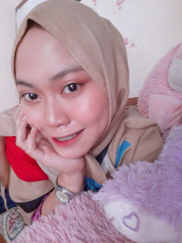 Putri Alia profile icon