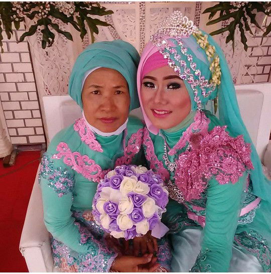 Ini ibuku & Aku setelah menjadi ibu