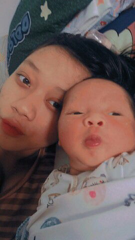 momy mhilz profile icon