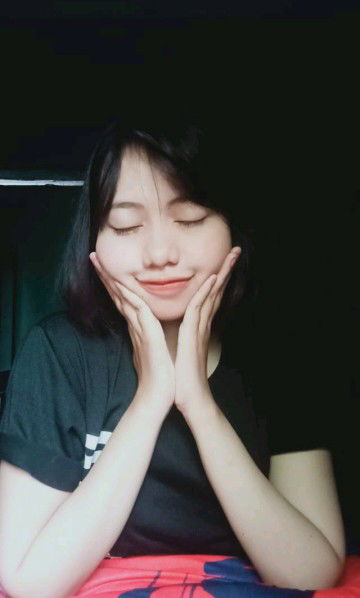 Ade Junianti profile icon