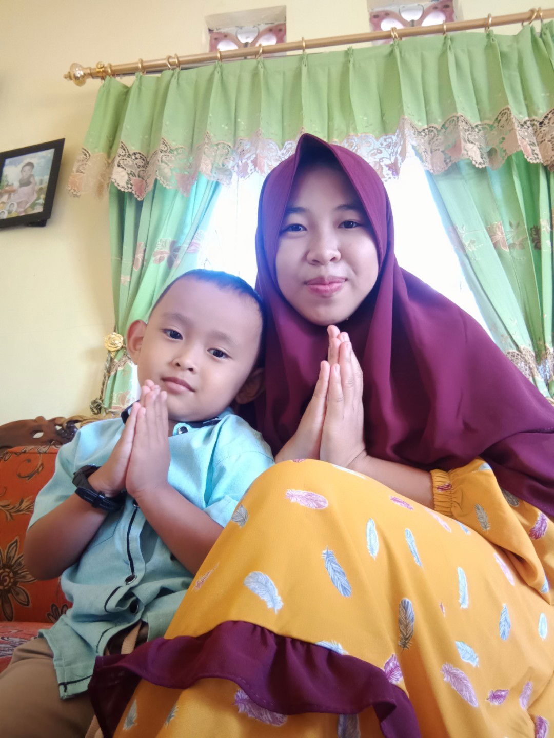 Emi Triyani profile icon