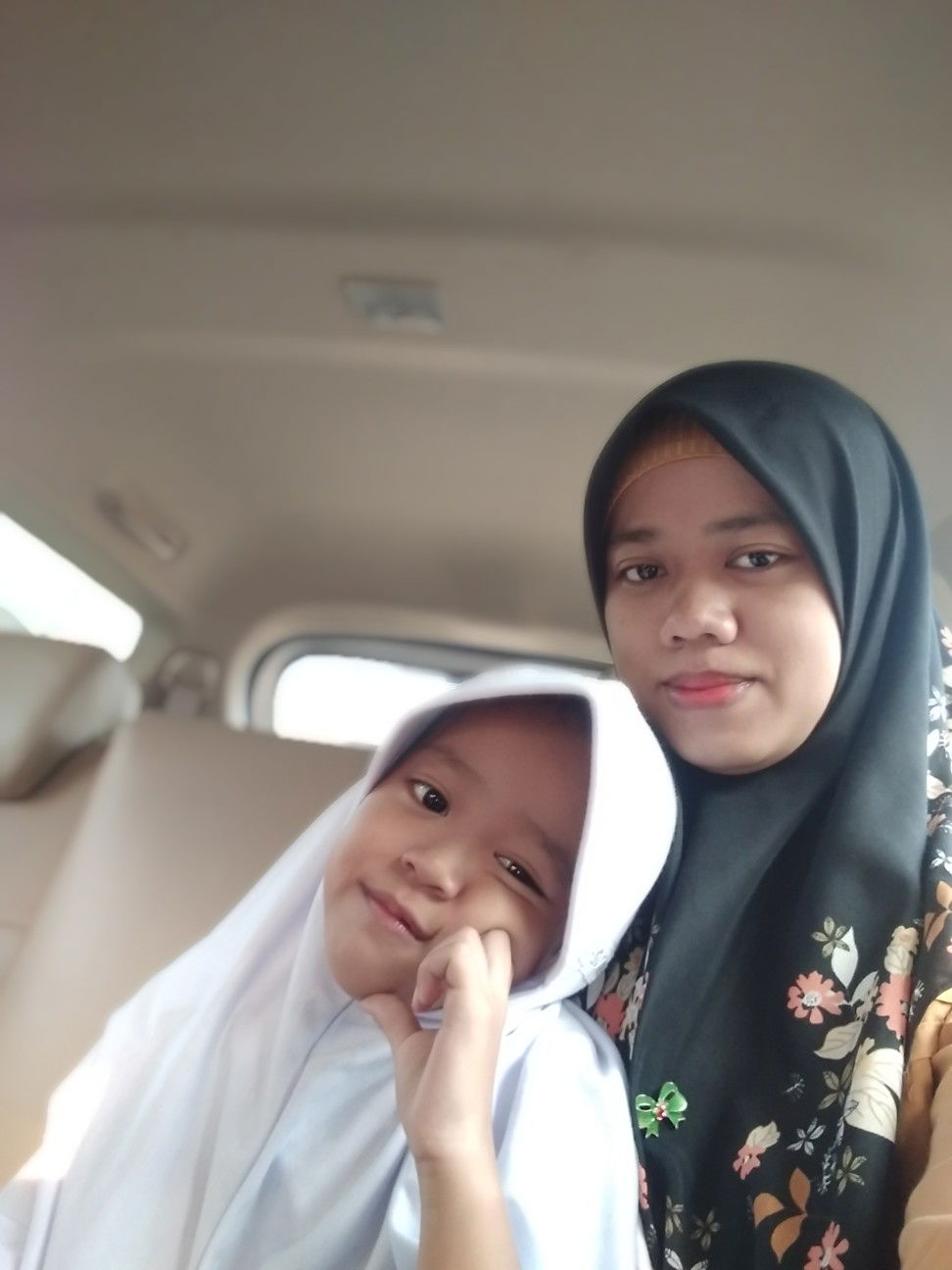 Enik lestari profile icon