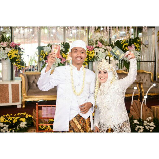 pratiwi yuliawati profile icon