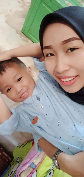 Ria Rahayu profile icon