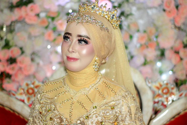 Novita Molantong profile icon