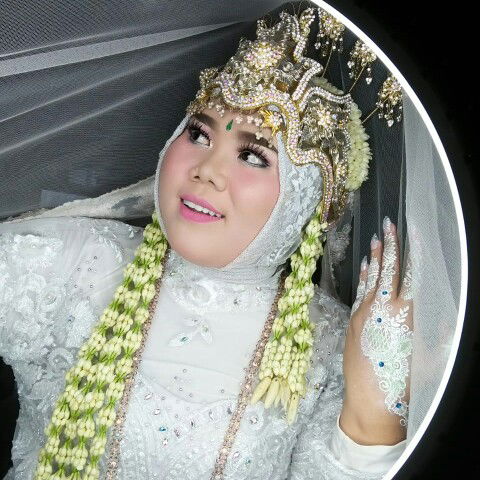 Liya Mardiana Putri profile icon