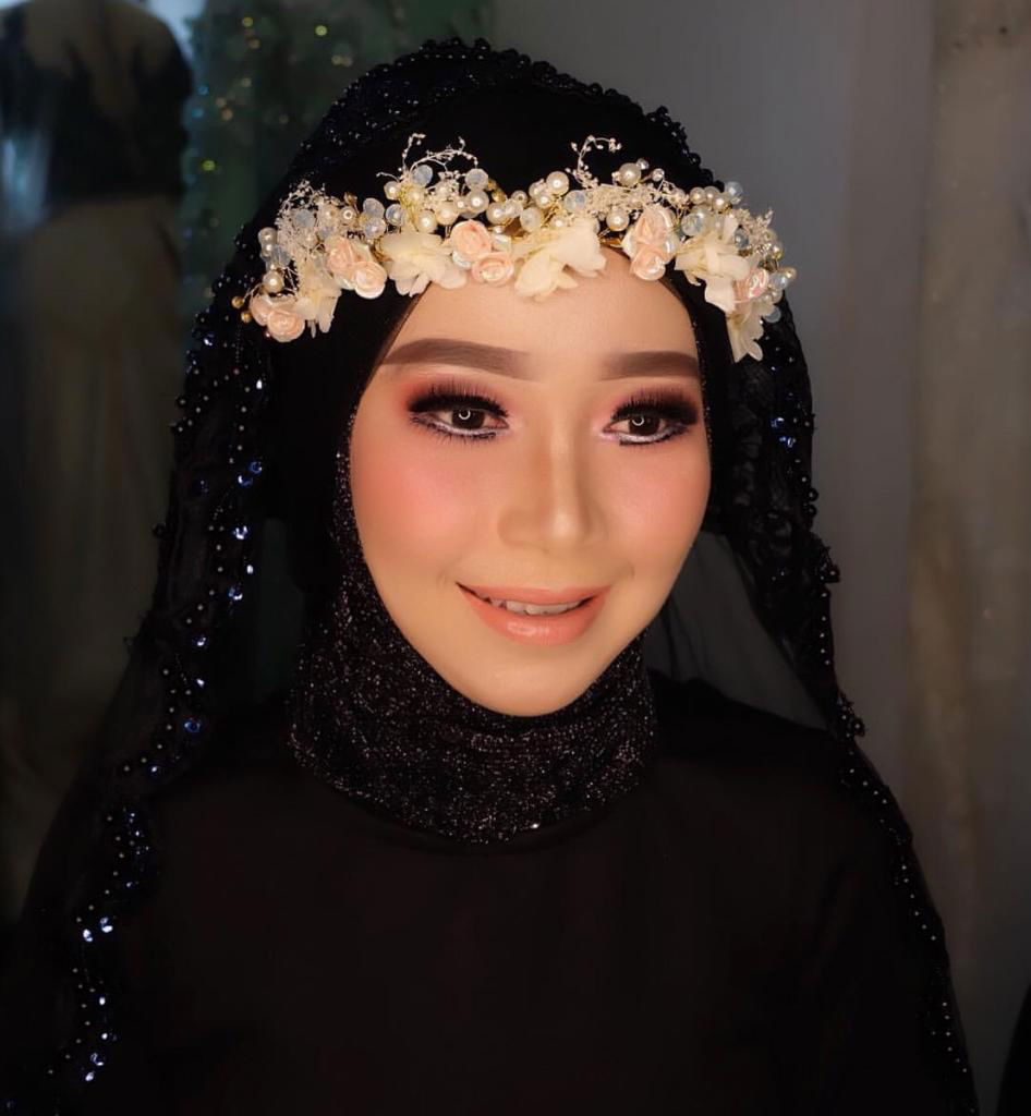 Vina Khikmatul Maula profile icon