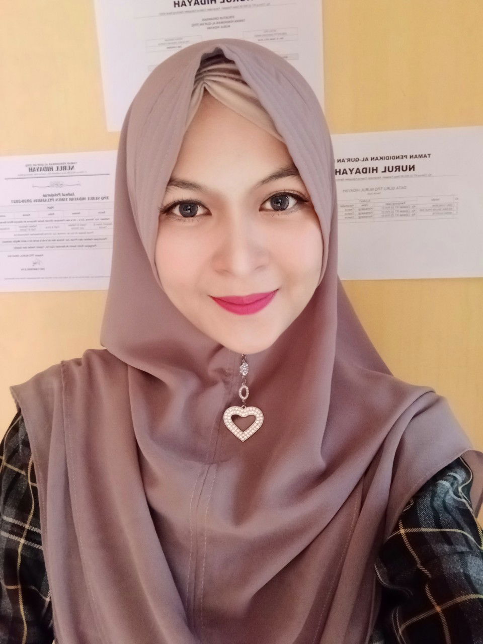 Reskha Nur Pratiwi profile icon