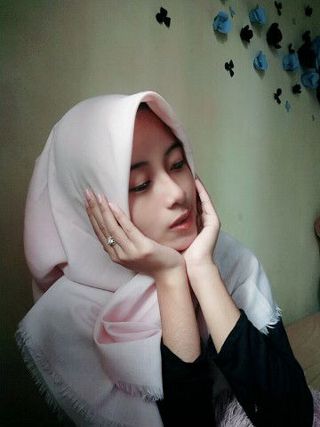 Riny Ariyani profile icon