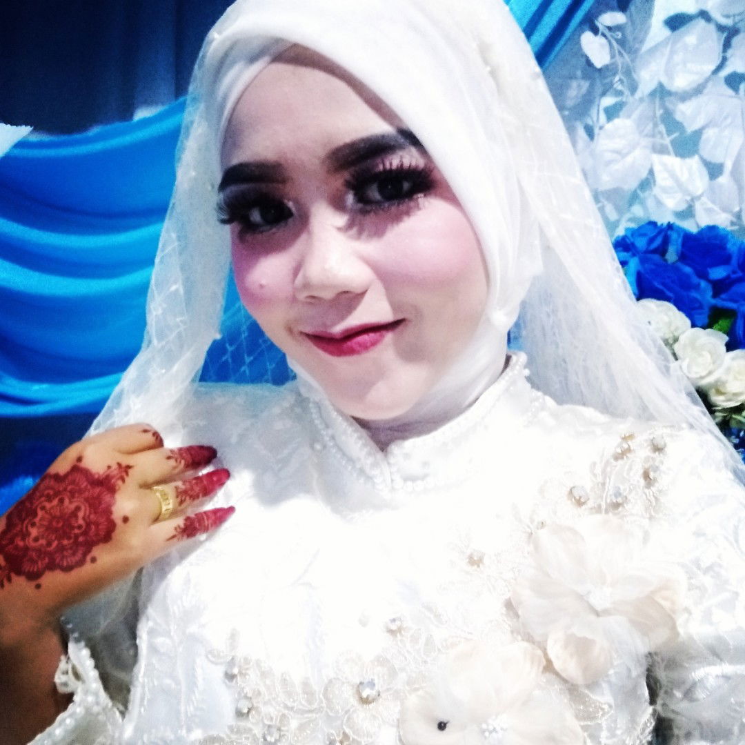 khaterina gusliantini profile icon