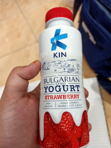 minum yogurt