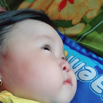 bé e 11m5d đc 8kg5 có còi wa k các chị ưi ăn uống được lắm ăn ngày 3 cử cháo ti mỗi lần 220ml mà ít lên cân wa