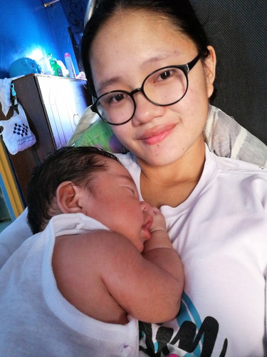 Breastfeed /bottlefeed