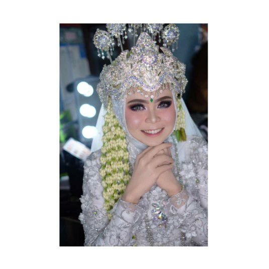 Riska Ariyanti profile icon