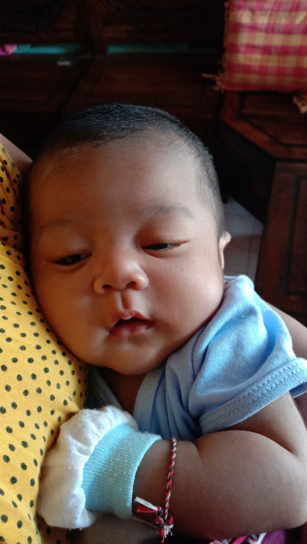 assallammualaikum  bunda semuanya.    sya mau tanya... gmn sich caranya Asi biar lancar keluarnya..  asiku sdkit keluarnya dan g lancar. padahal aq pngen bgt kasih Asi buat si kecil.. anak ku usianya 2 bln kurang!!.